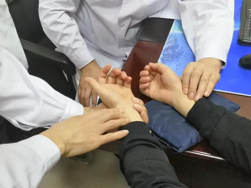 他的前列腺炎伴钙化病情复杂,做手术也没改善(图1) 他的前列腺炎伴钙化病情复杂,做手术也没改善(图1)
